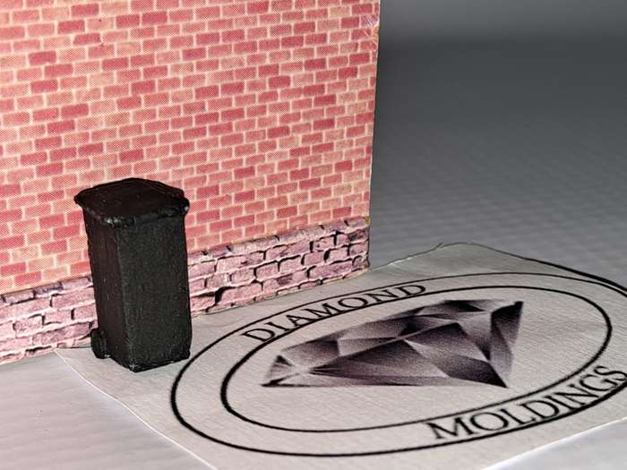 Model Trains HO 1 x Garbage bin close (Black) - 10mm x 11mm x 16mm