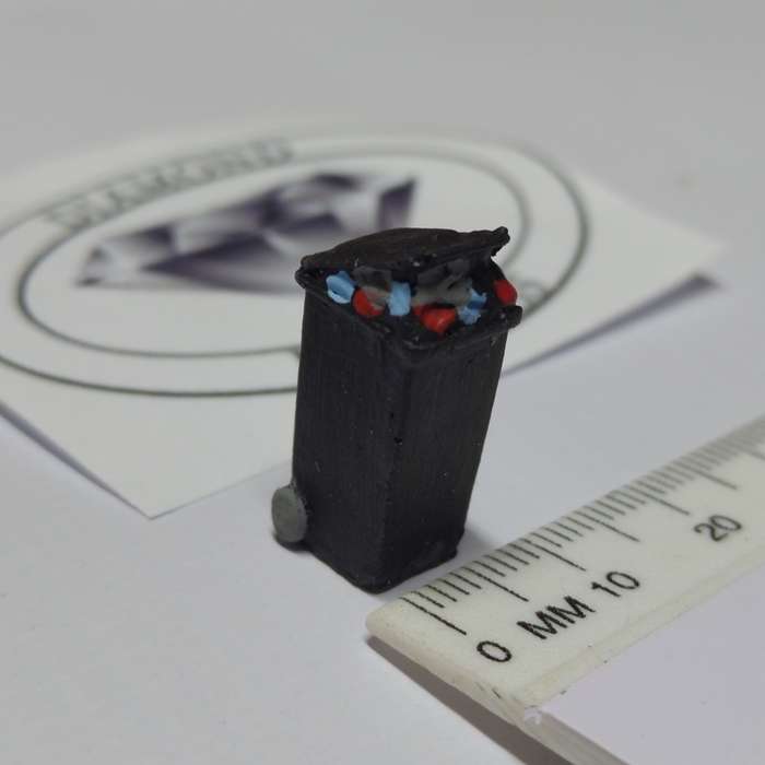 Model Trains HO 1 x Garbage bin open lid (Black) - 10mm x 11mm x 22mm