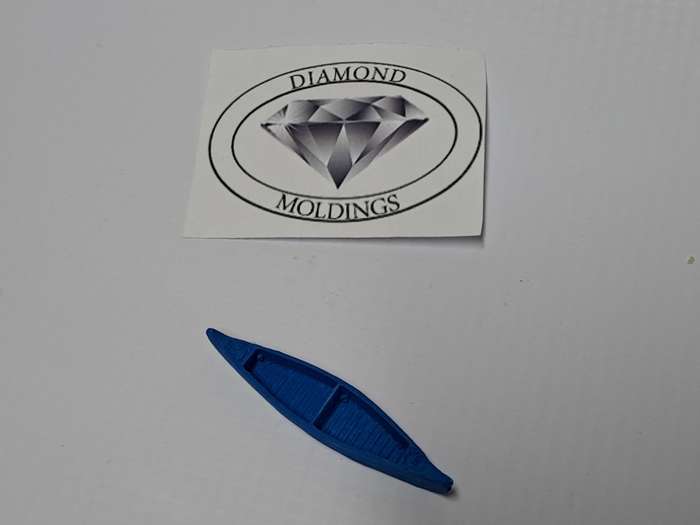 Model Trains HO 1 x Canoe (Blue) - 53mm x 9mm x 6mm