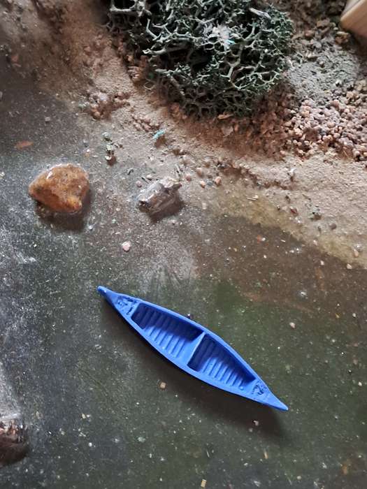 Model Trains HO 1 x Canoe (Blue) - 53mm x 9mm x 6mm