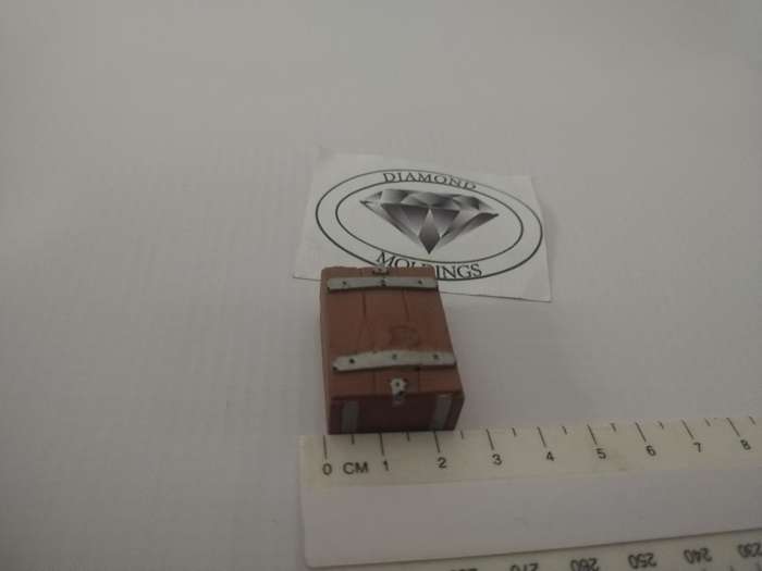 Model Trains HO 1 x Freight Crates - Big Crate with silver strap - 30mm x 22mm x 15mm