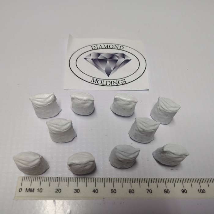 Model Trains HO 1 x Bags - Flour bags (x10 pack) - 15mm x 10mm x 20mm