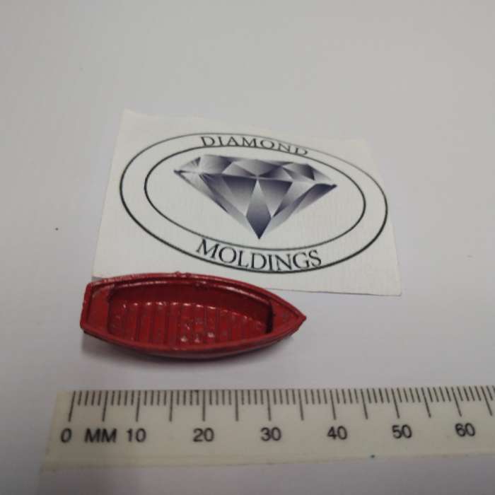 Model Trains HO - Boat Small with no seat (Red) - 36mm x 12mm x 7mm