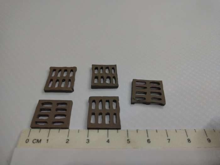 Model Trains HO - Pallets only x5 Small H0 - 18mm x 18mm x 1,5mm