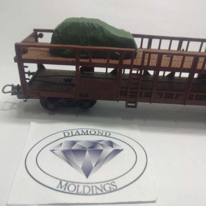 Model Trains HO - Freight Load - Car VW Golf under Tarpaulin (resin) - 47mm x 21mm x 15mm