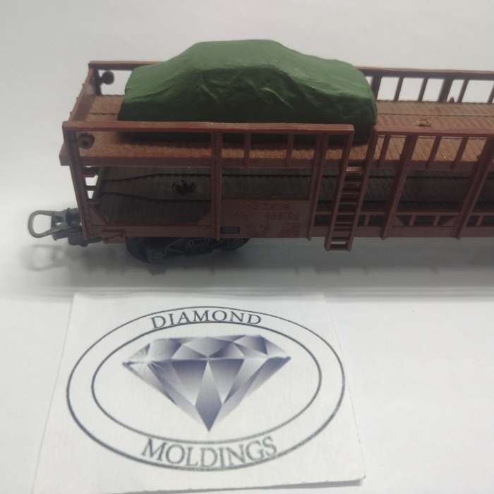Model Trains HO - Freight Load - BMW under Tarpaulin (resin) - 58mm x 22mm x 16mm