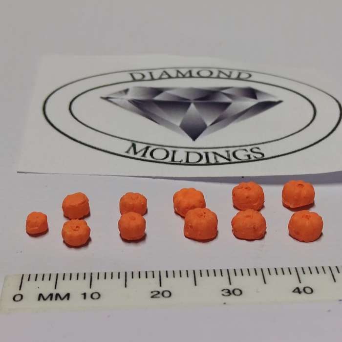 Model Trains N Scale - Pumpkins Orange (x12 pack) - 5mm diameter x 3mm