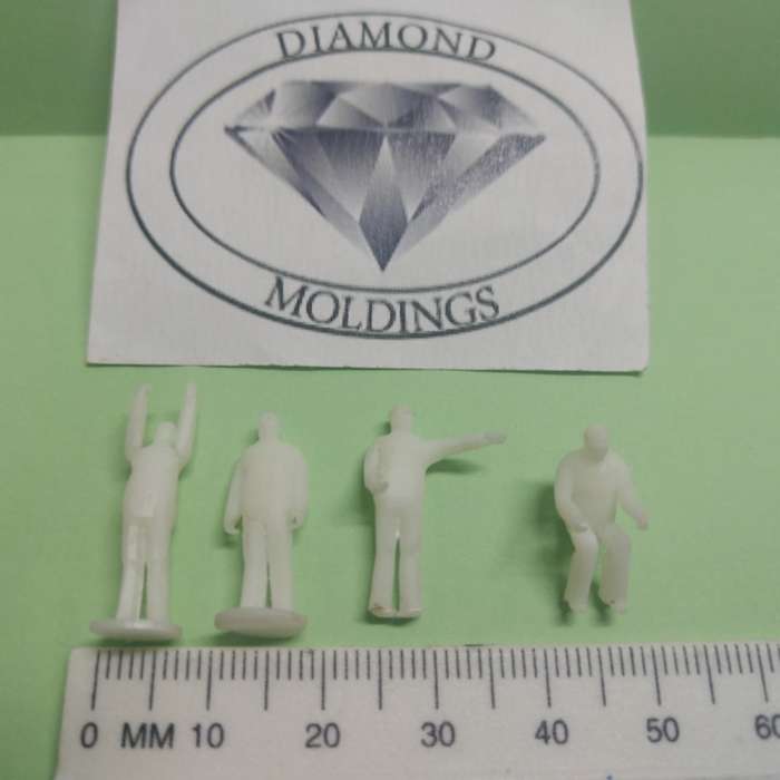 Model Trains 1:87 HO - Figures Standing (x4) (Unpainted)