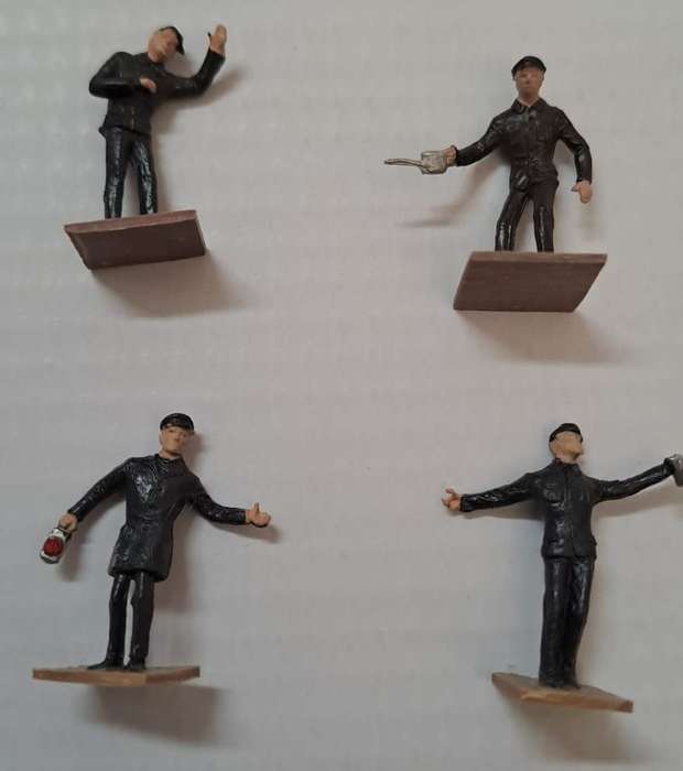 Model Trains 1:87 HO 4 x Railway figures.