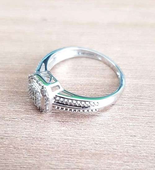 0.300ct DIAMOND RING  ROUND CUT DIAMONDS  WHITE GOLD **GORGEOUS **