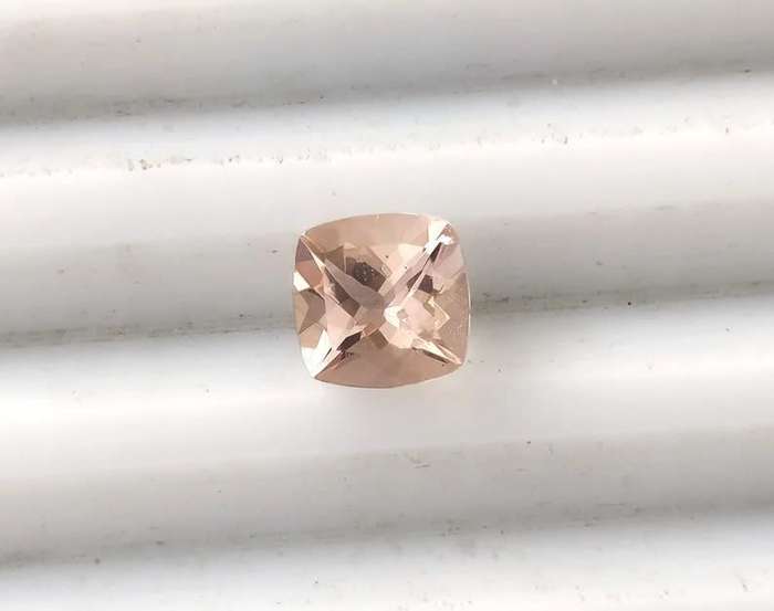 1,78Cts  MORGANITE **PEACH CUSHION CUT** GEMSTONE! NATURAL