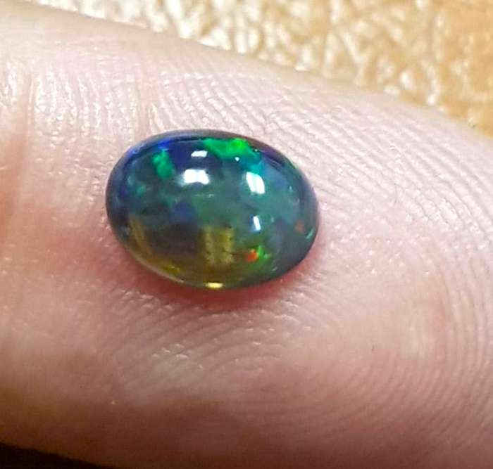 0.87Ct. Opal Oval Cabochon Multi Colours Glittering Rainbow 3D! Ethiopian Natural