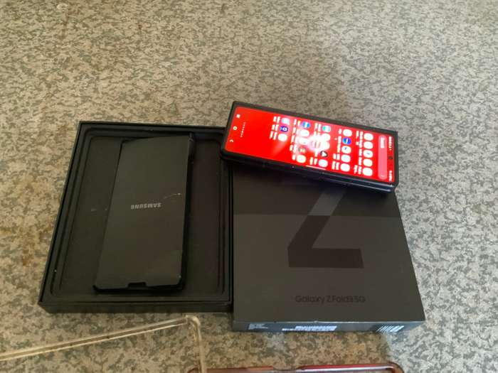 SAMSUNG  ZFOLD 3 DUAL SIM 256GB BLACK in the box