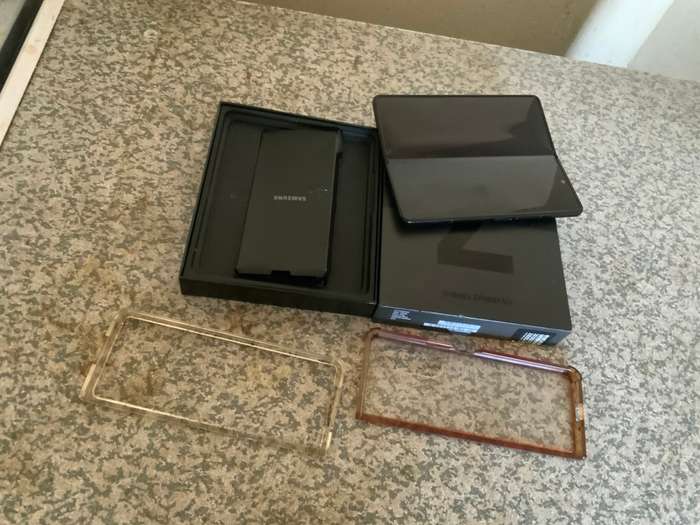 SAMSUNG  ZFOLD 3 DUAL SIM 256GB BLACK in the box