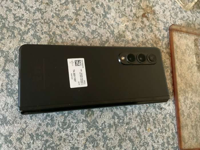 SAMSUNG  ZFOLD 3 DUAL SIM 256GB BLACK in the box
