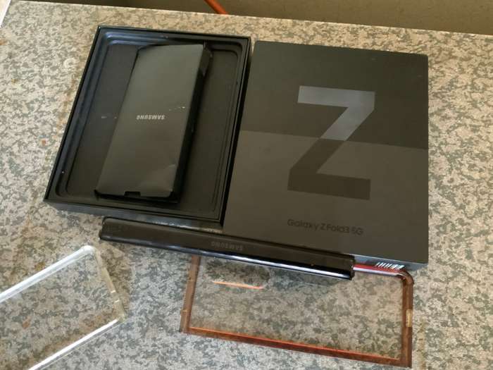SAMSUNG  ZFOLD 3 DUAL SIM 256GB BLACK in the box