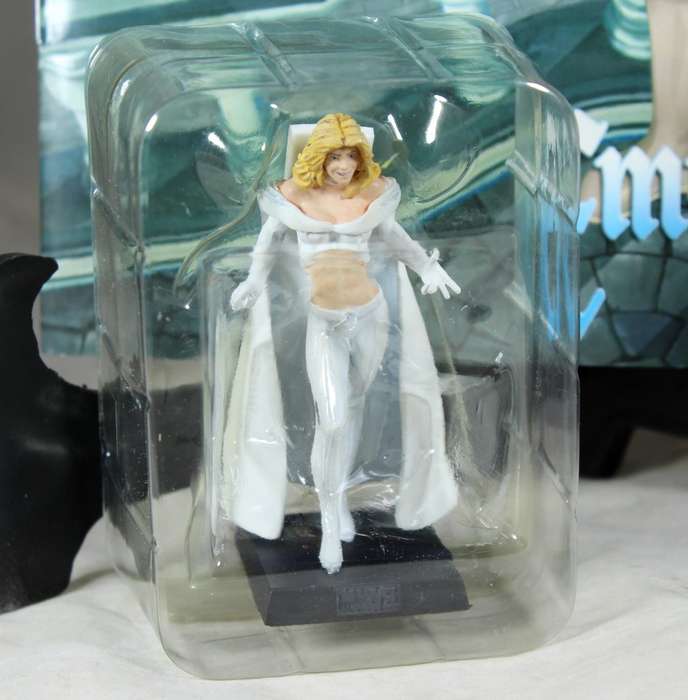 Classic Marvel - action figure and book - Emma Frost