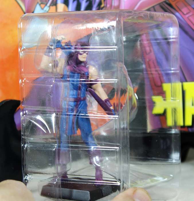 Classic Marvel - action figure and book - Hawkeye