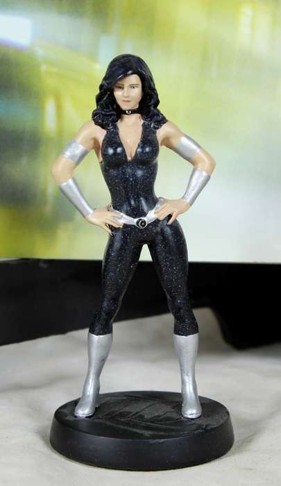 DC comics super hero collection special - lead, hand painted figurine with book - Donna Troy #22