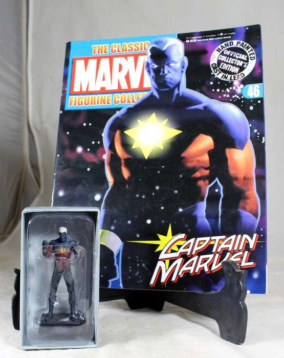 Classic Marvel - action figure and book - Captain Marvel