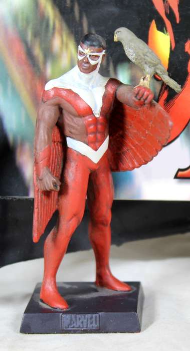 Classic Marvel - action figure and book - Falcon with Redwing