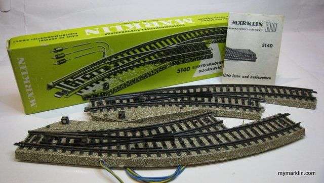 Marklin M track left and right electric curved turn out 5140 boxed