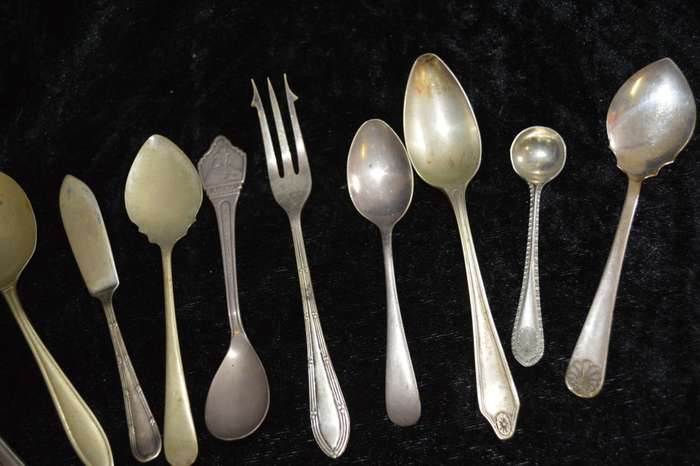 11 assorted spoons, van Riebeeck, shefield etc