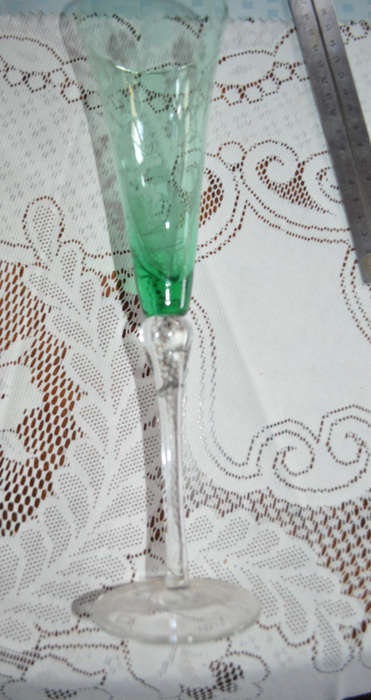Beautifull tall etched green clear bauble vase