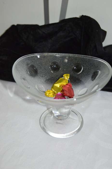 Stunning 60 style Italian frosted glass oversized ice cream dish