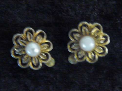 VINTAGE LIKE  CLIP ON EARRINGS FOUX PEARL AND GOLD TONED