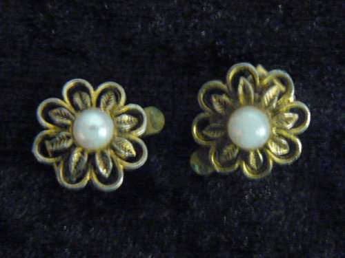VINTAGE LIKE  CLIP ON EARRINGS FOUX PEARL AND GOLD TONED