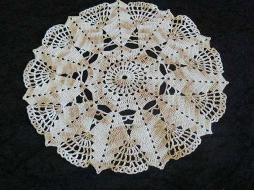 PRETTY HAND CROCHETED COTTON DOILIE