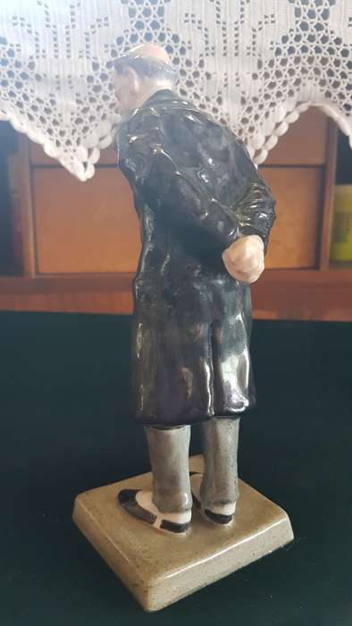1930`s CROWN STAFFORDSHIRE DICKENS MR. PECKSNIFF SCULPTURE
