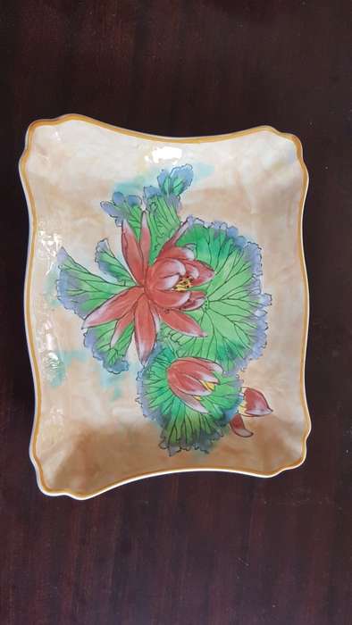 Royal Doulton water lily stunning plate/dish