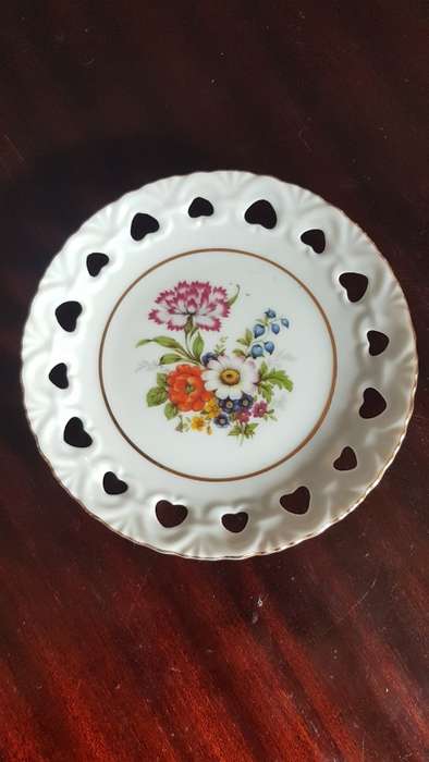 Dresden cut out heart plate stunning very pretty