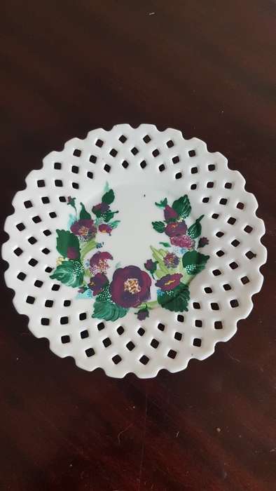 Dresden plate cut out `hand painted` 16cm