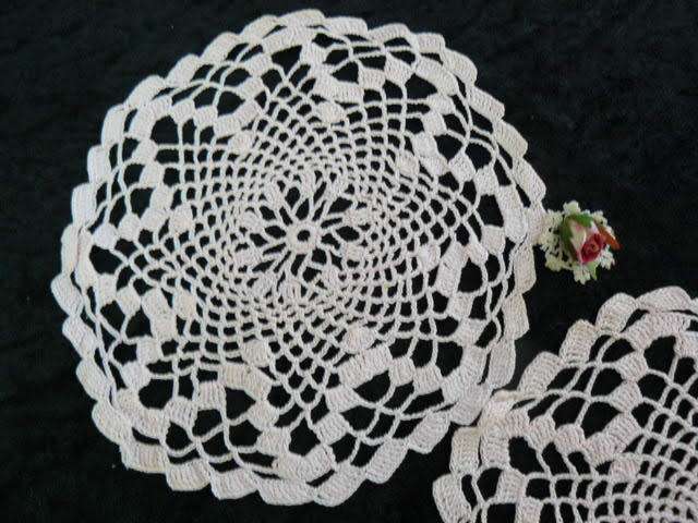 VINTAGE PINK COTTON HAND CROCHETED DOILIES
