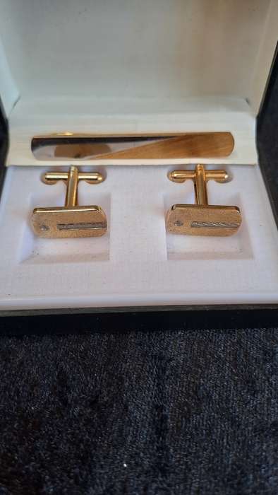 Gift set cuff links and tie clip very smart