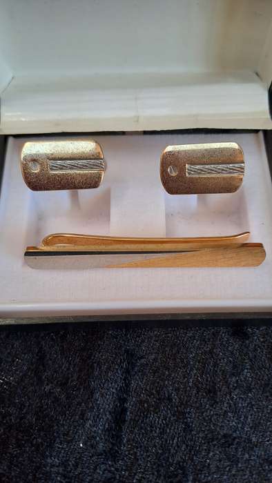 Gift set cuff links and tie clip very smart