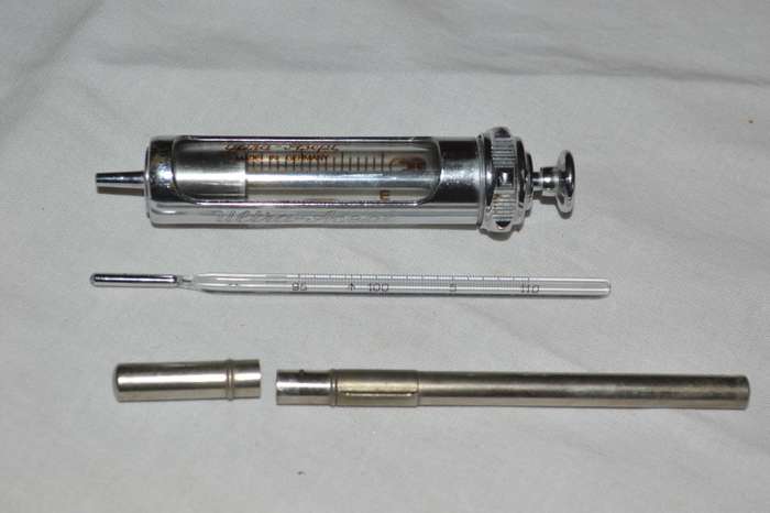 vintage Ultra Asept Germany  Vintage glass syringe and thermometer