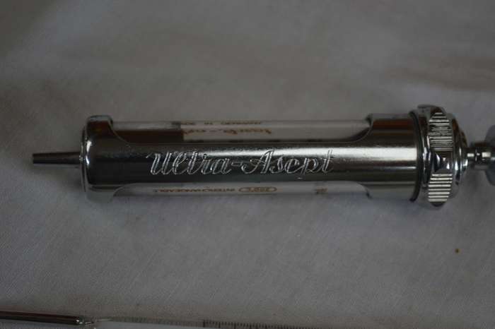 vintage Ultra Asept Germany  Vintage glass syringe and thermometer