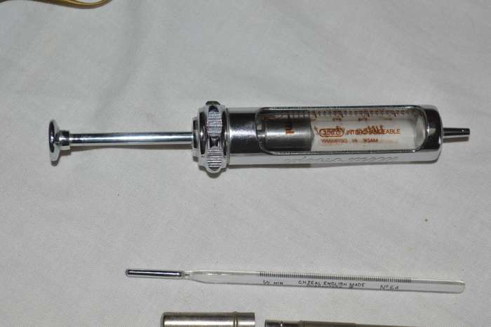 vintage Ultra Asept Germany  Vintage glass syringe and thermometer