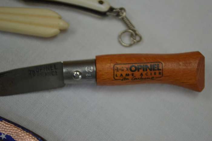 Lot of miniature pocket knives and others
