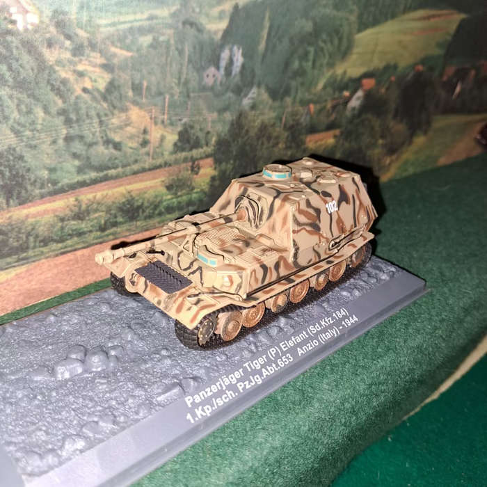Panzerjager Tiger P Elefant Sd.Kfz.184 Italy 1944 1-72 scale with case