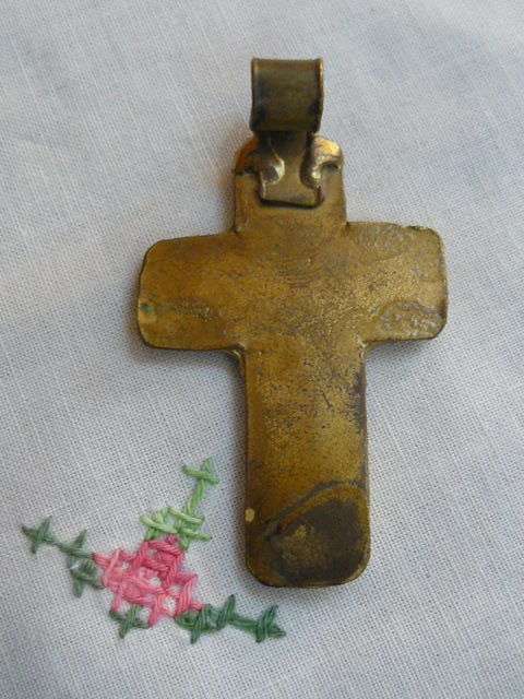 PENDANT CROSS BRASS ? very interesting