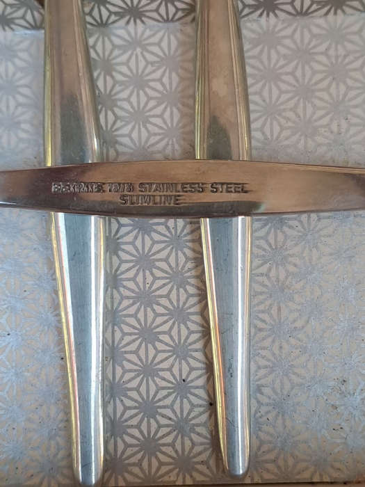 set of 6 eetrite cake forks very nice in original box