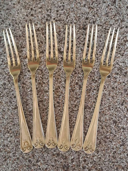 ^ hallmarked EP pickle forks very nice