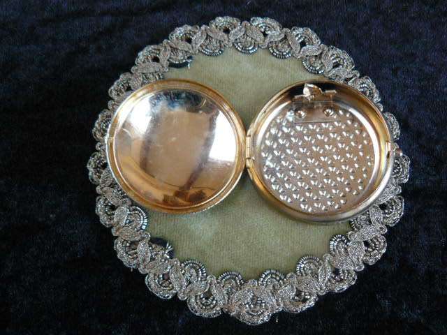 CLOUSONE PILL BOX STUNNING