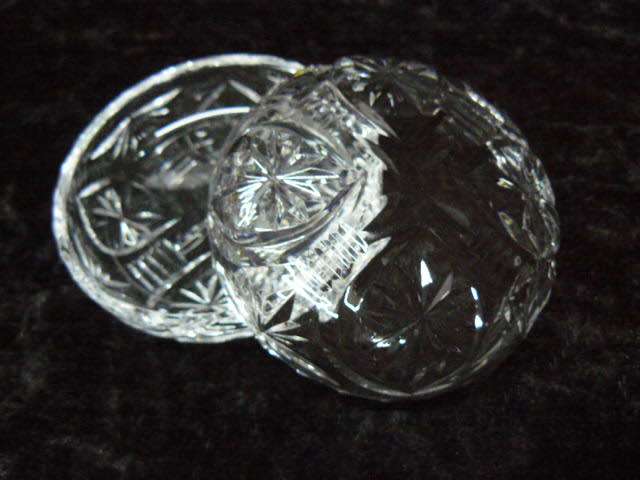 Beautifull vintage glass lidded trinket dish