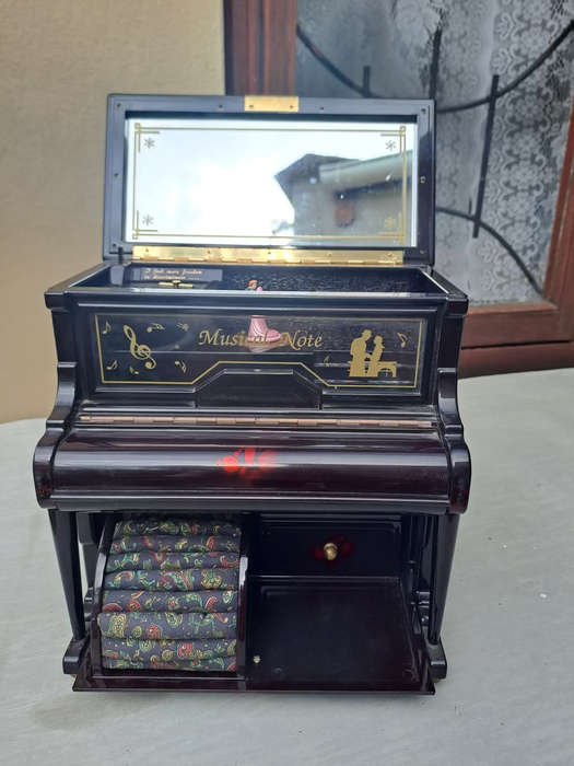 Vintage Vstride Piano Trinket Jewelry Storage Piano Music Box with dancing pair